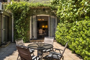 Bed and Breakfast Plaza Italia - View of the outdoor patio